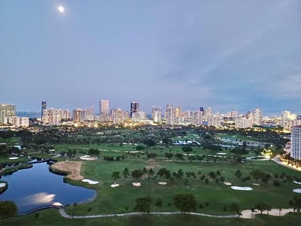 For Sale: $448,000 (2 beds, 2 baths, 1138 Square Feet)