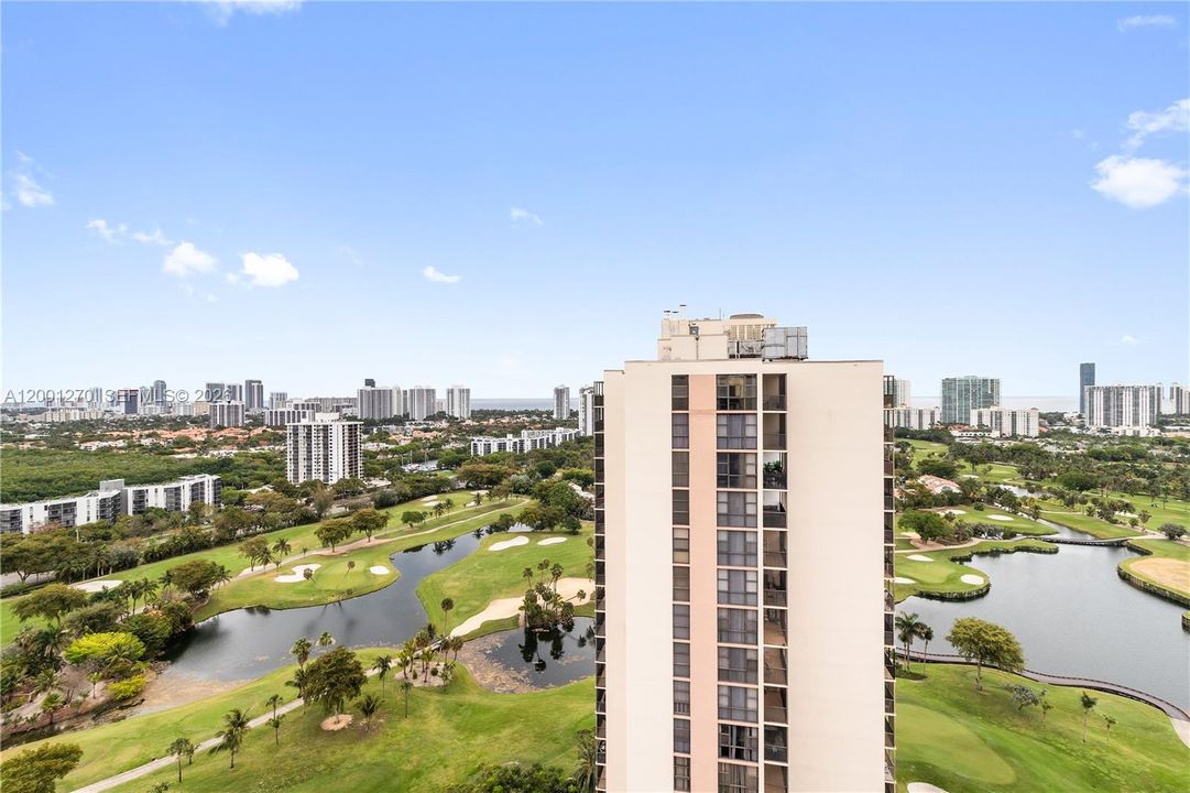 For Sale: $448,000 (2 beds, 2 baths, 1138 Square Feet)