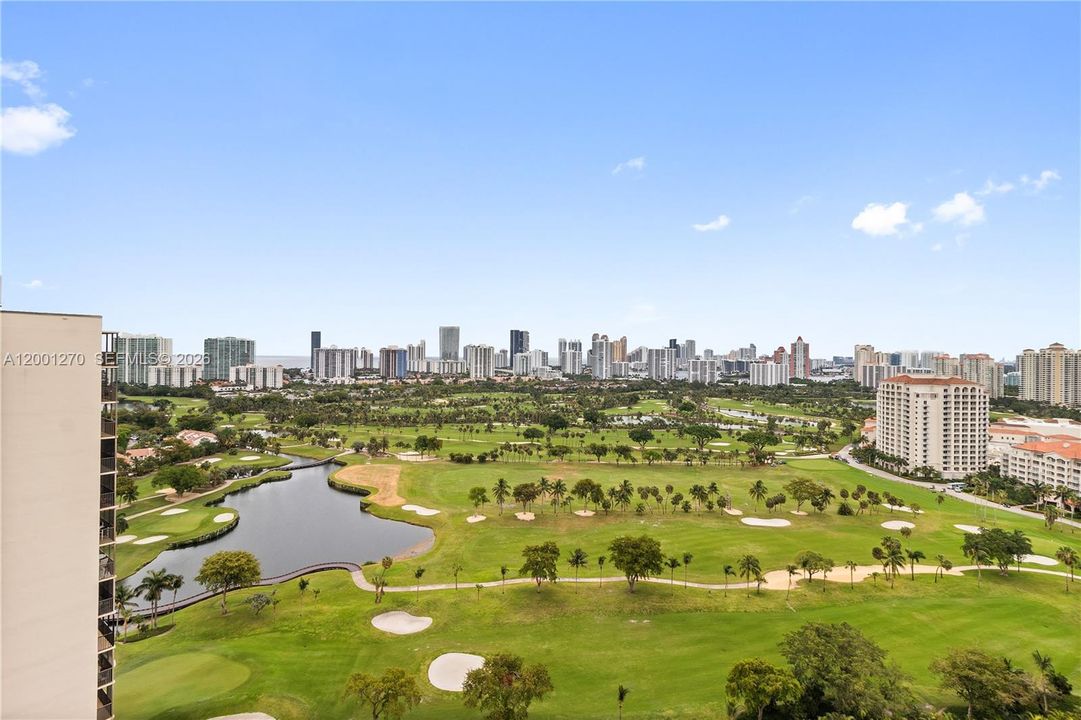For Sale: $448,000 (2 beds, 2 baths, 1138 Square Feet)