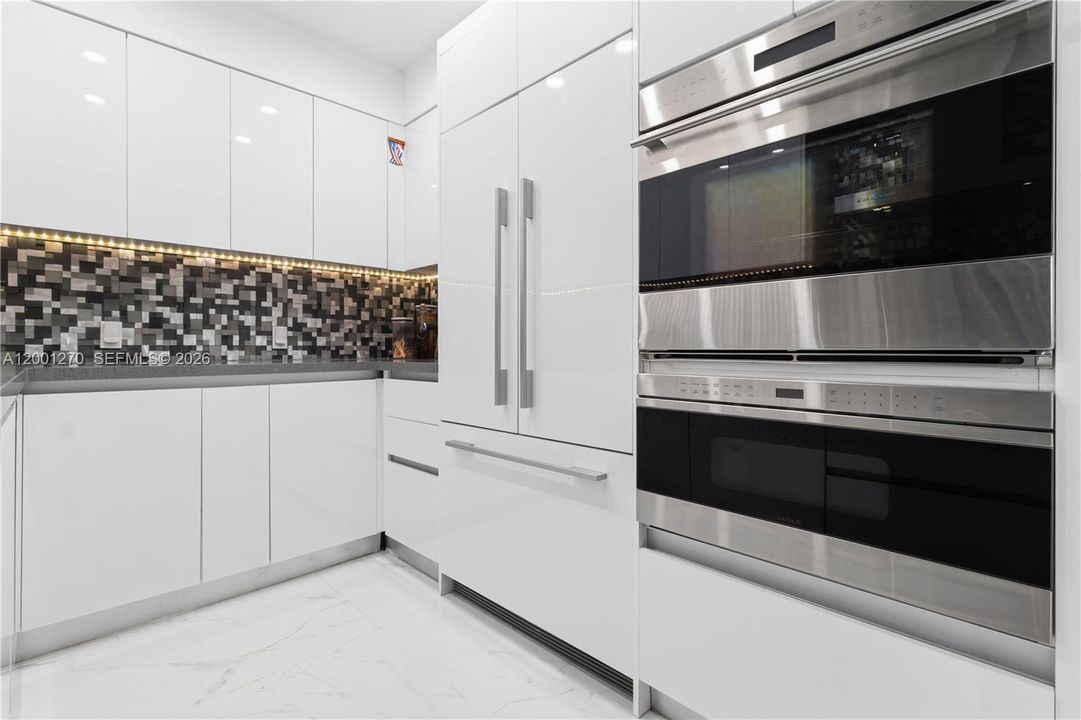 For Sale: $448,000 (2 beds, 2 baths, 1138 Square Feet)
