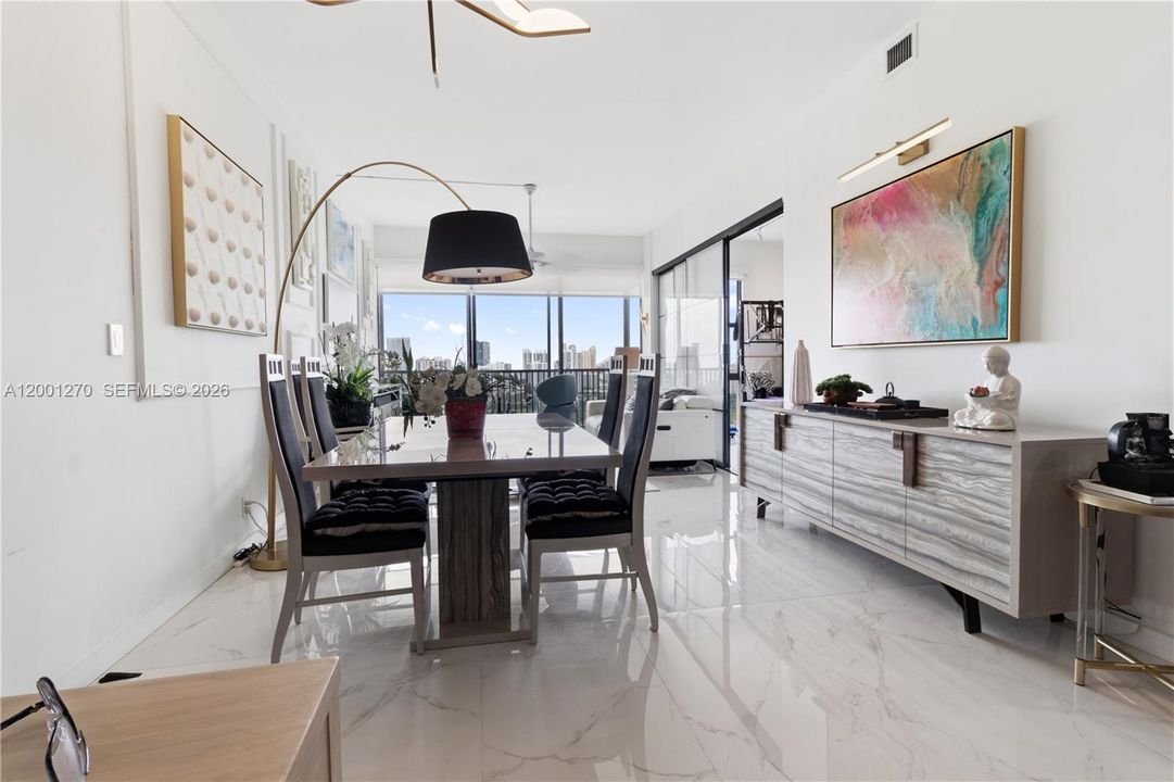 For Sale: $448,000 (2 beds, 2 baths, 1138 Square Feet)