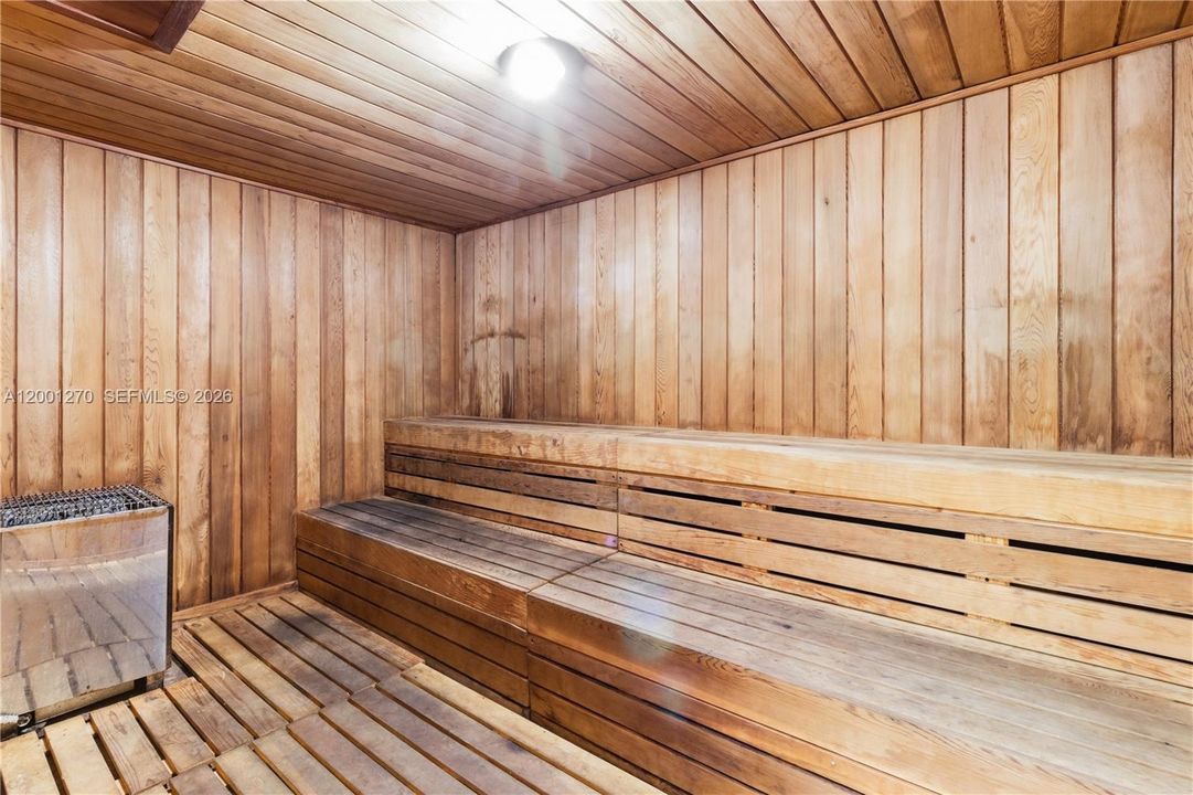 For Sale: $448,000 (2 beds, 2 baths, 1138 Square Feet)