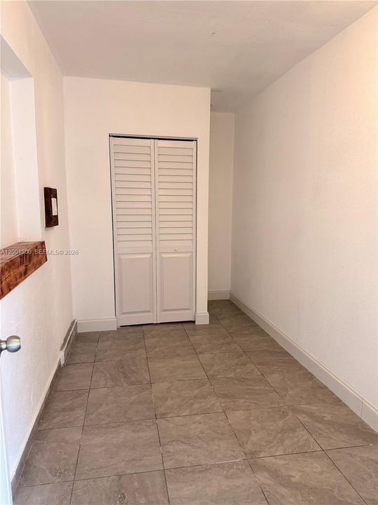 В аренду: $1,700 (2 спален, 1 ванн, 1856 Квадратных фут)