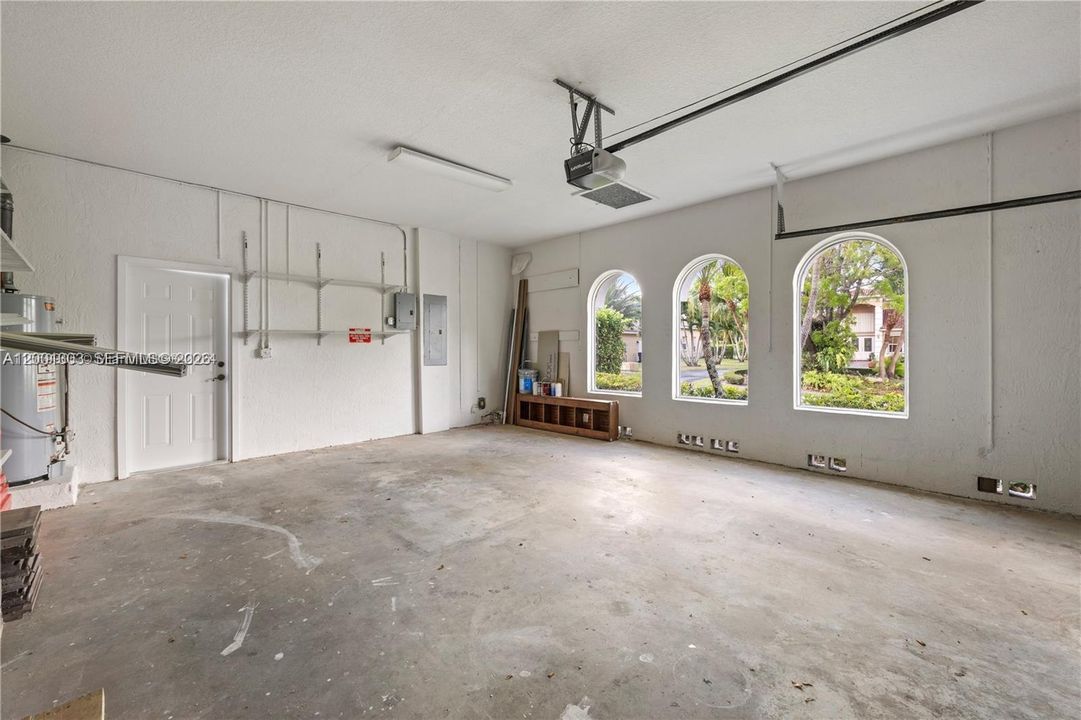 En Renta: $8,900 (6 camas, 4 baños, 3710 Pies cuadrados)