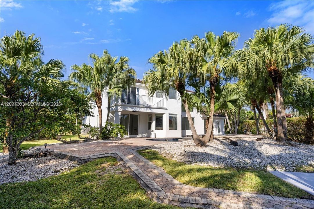 En Renta: $8,900 (6 camas, 4 baños, 3710 Pies cuadrados)