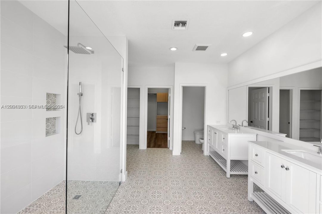 En Renta: $8,900 (6 camas, 4 baños, 3710 Pies cuadrados)