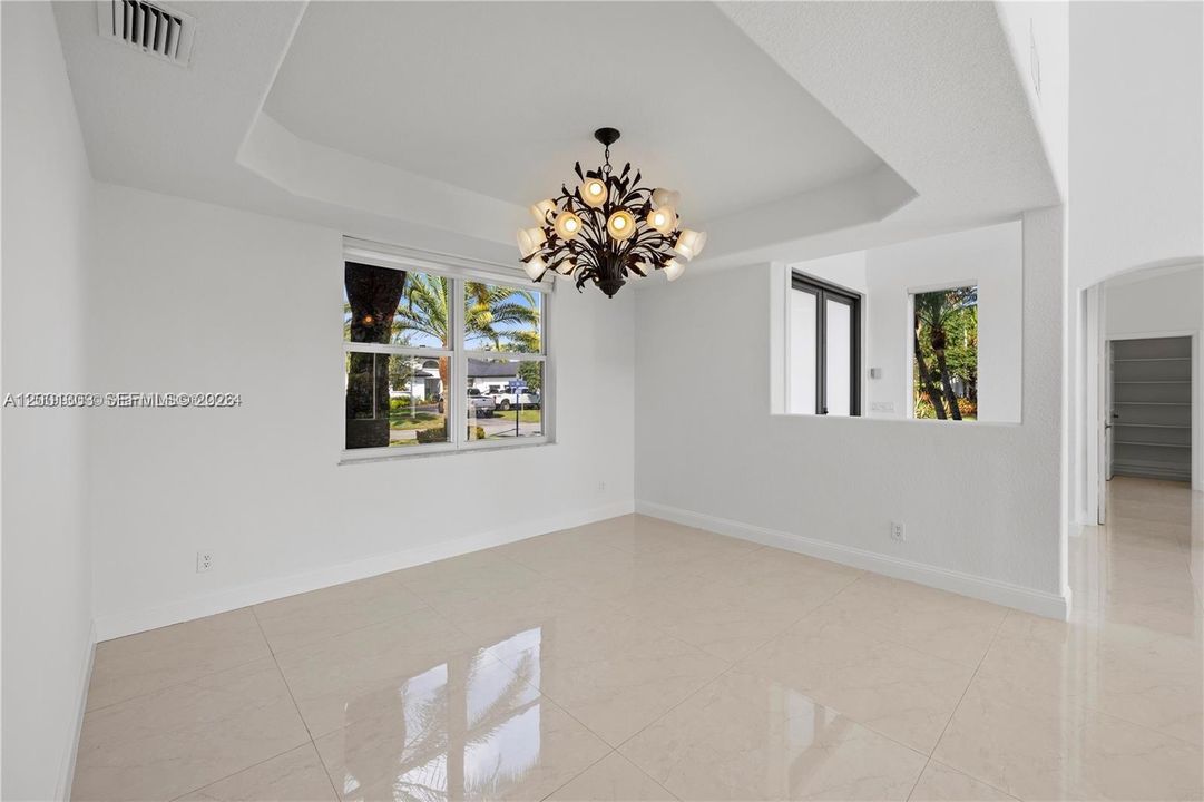 En Renta: $8,900 (6 camas, 4 baños, 3710 Pies cuadrados)