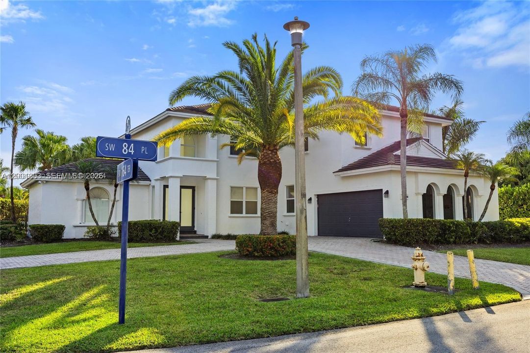 En Renta: $8,900 (6 camas, 4 baños, 3710 Pies cuadrados)