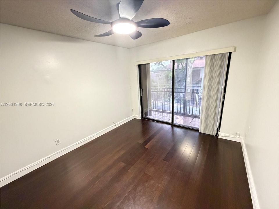 合同活跃: $2,699 (3 贝兹, 2 浴室, 1530 平方英尺)