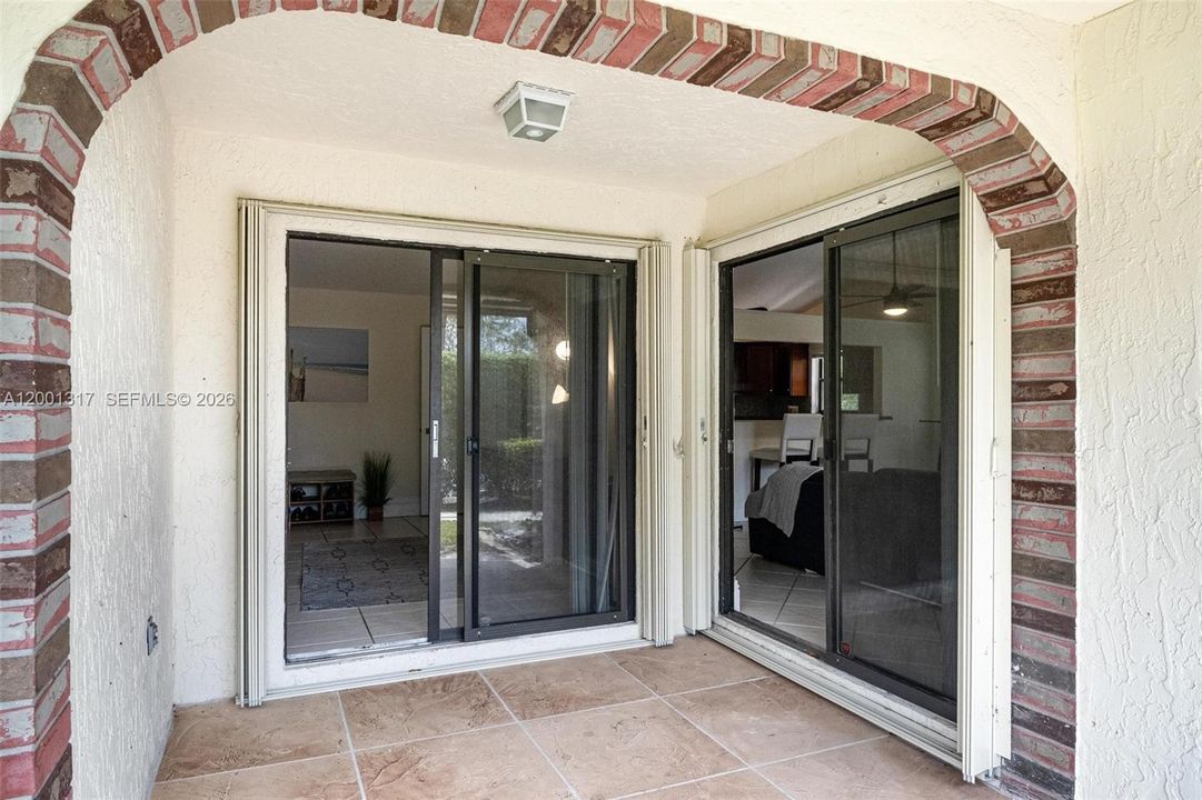 En Venta: $365,000 (3 camas, 2 baños, 1348 Pies cuadrados)