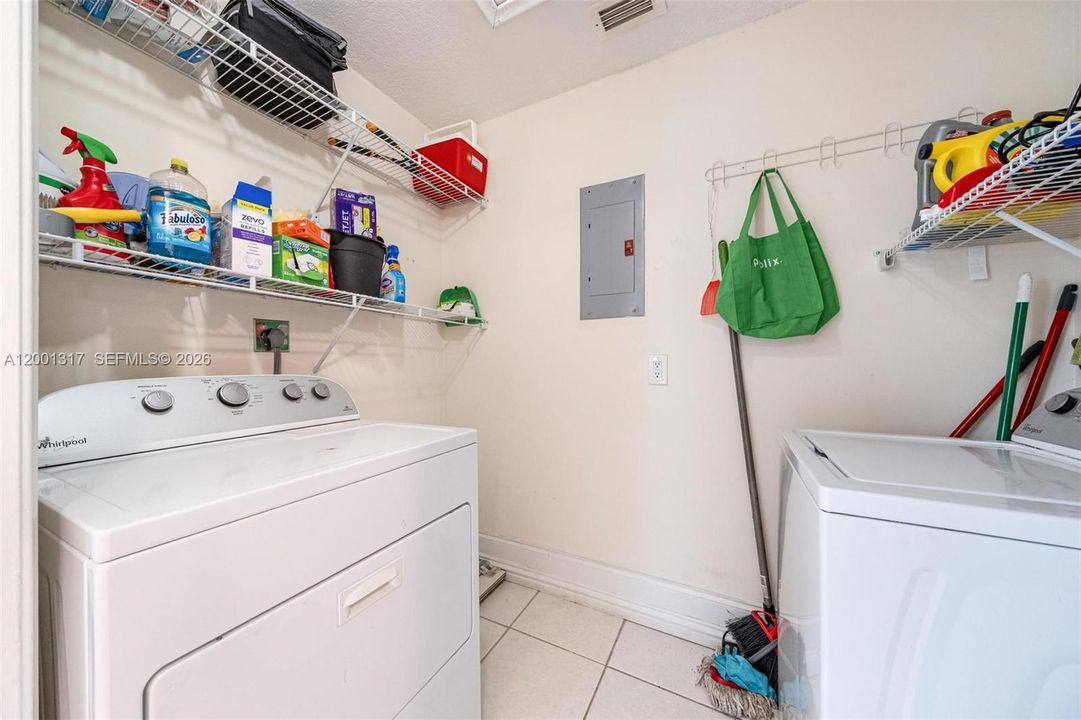 En Venta: $365,000 (3 camas, 2 baños, 1348 Pies cuadrados)