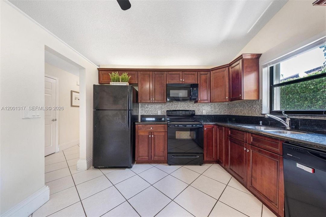 En Venta: $365,000 (3 camas, 2 baños, 1348 Pies cuadrados)