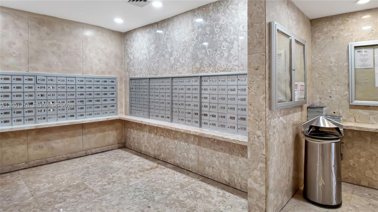Под контрактом: $610,000 (1 спален, 1 ванн, 930 Квадратных фут)