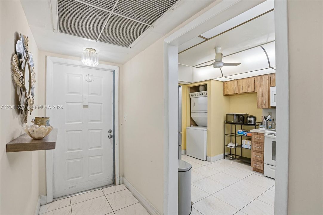 For Sale: $148,900 (2 beds, 2 baths, 1021 Square Feet)