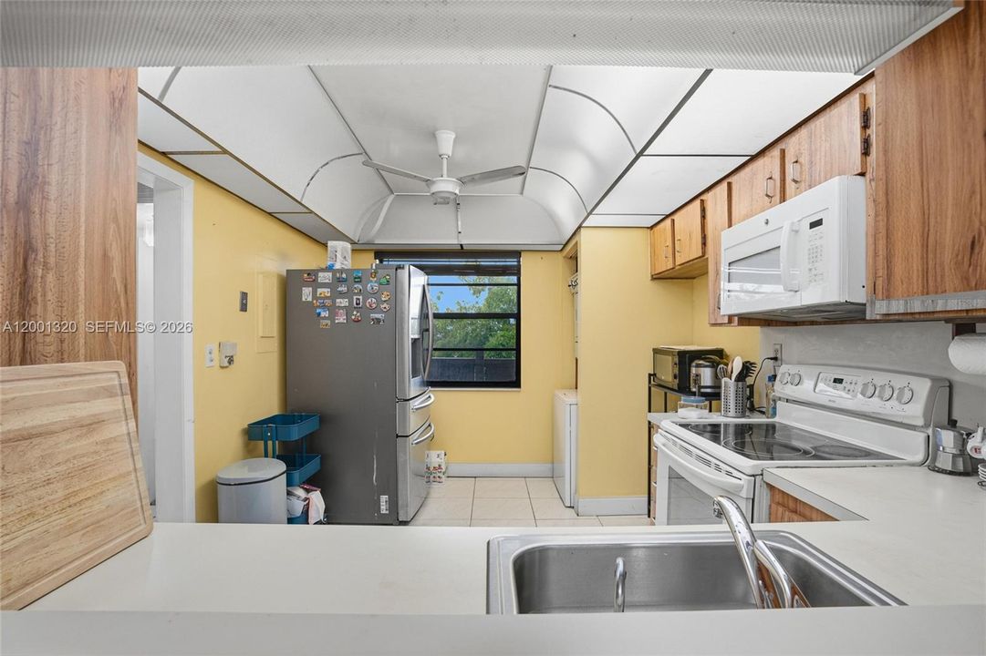 For Sale: $148,900 (2 beds, 2 baths, 1021 Square Feet)