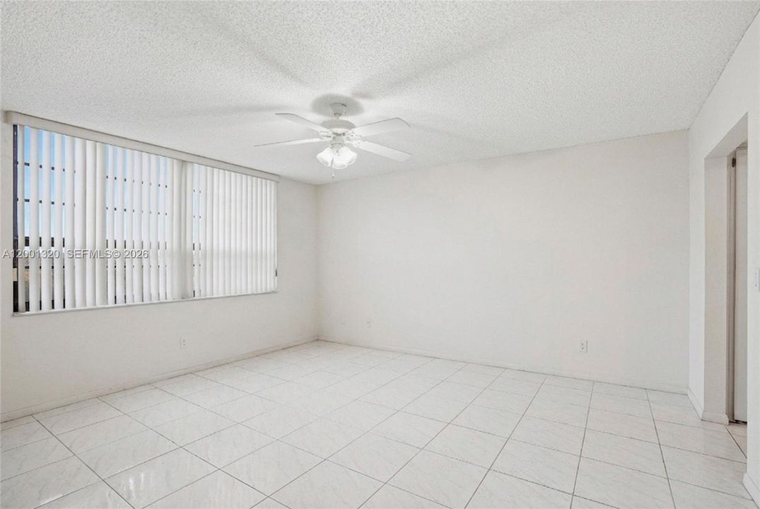 For Sale: $148,900 (2 beds, 2 baths, 1021 Square Feet)
