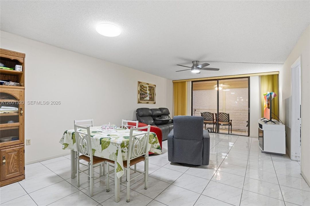 For Sale: $148,900 (2 beds, 2 baths, 1021 Square Feet)