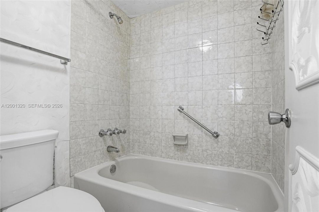 For Sale: $148,900 (2 beds, 2 baths, 1021 Square Feet)