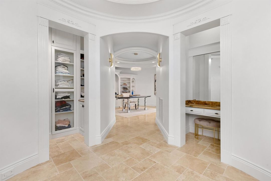 Master Closet 4