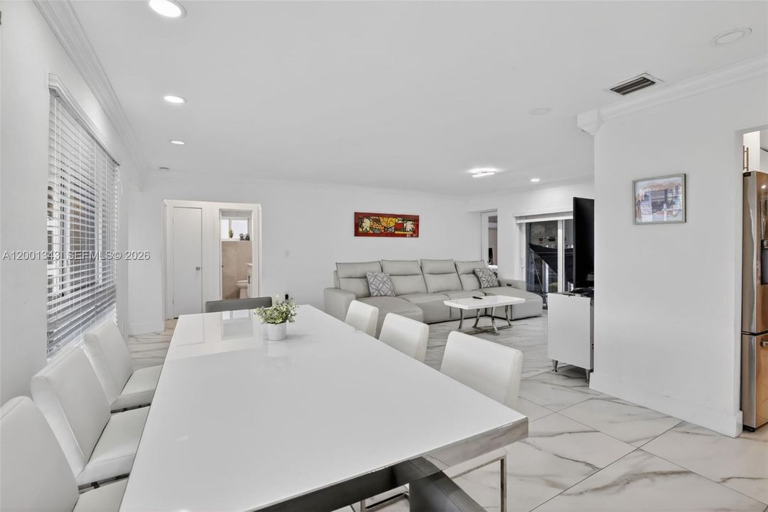 For Sale: $689,000 (3 beds, 2 baths, 1701 Square Feet)