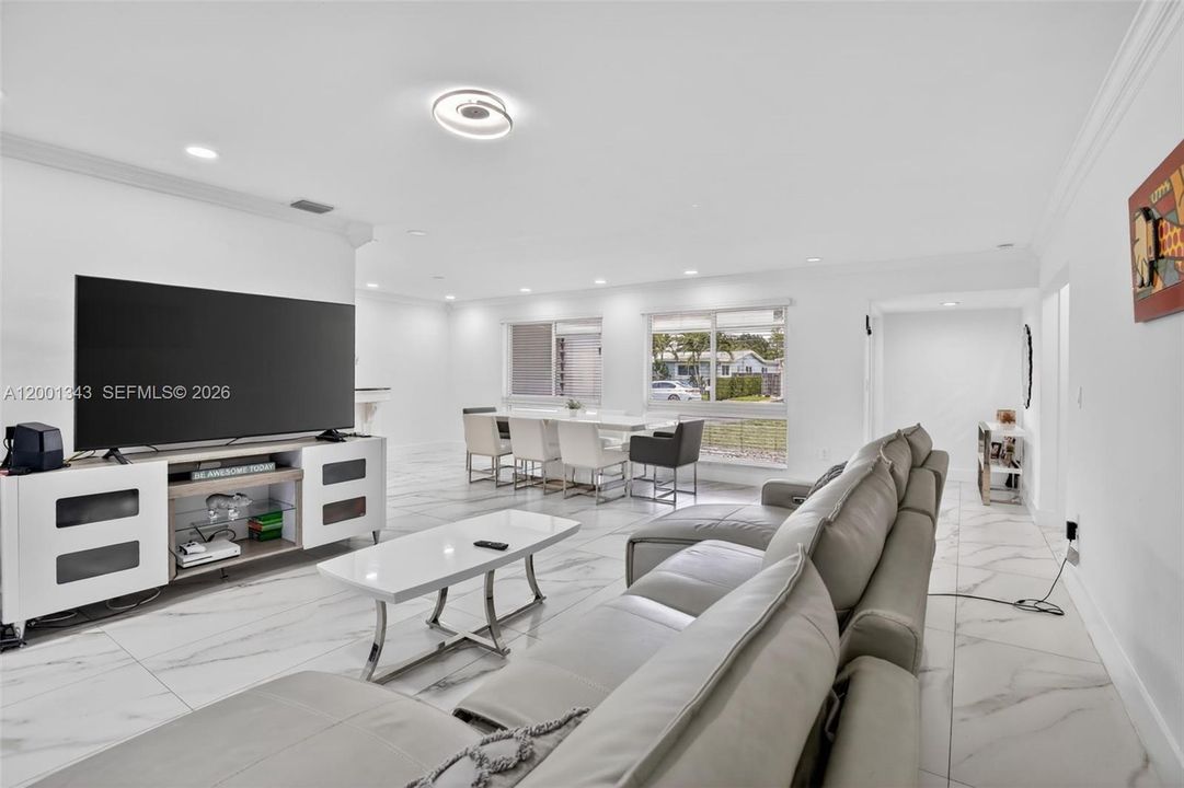 For Sale: $689,000 (3 beds, 2 baths, 1701 Square Feet)
