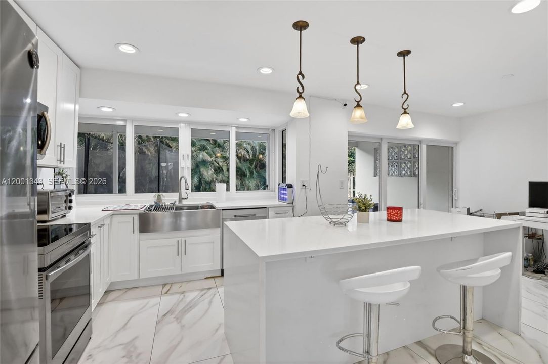 For Sale: $689,000 (3 beds, 2 baths, 1701 Square Feet)