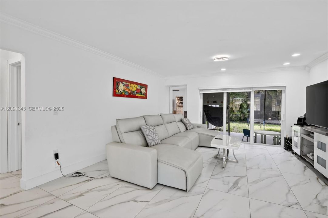 For Sale: $689,000 (3 beds, 2 baths, 1701 Square Feet)