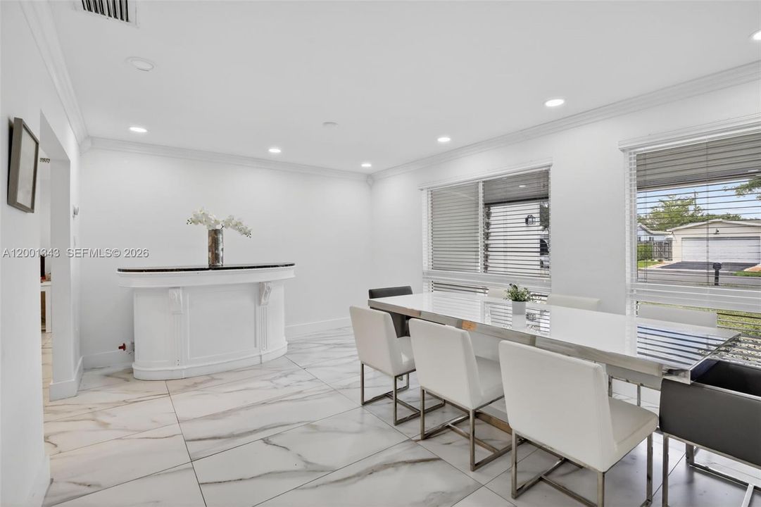 For Sale: $689,000 (3 beds, 2 baths, 1701 Square Feet)