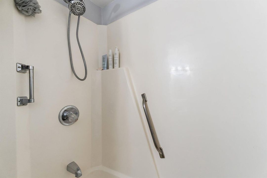029-671SWSouthRiverDr-105-Stuart-SMALL