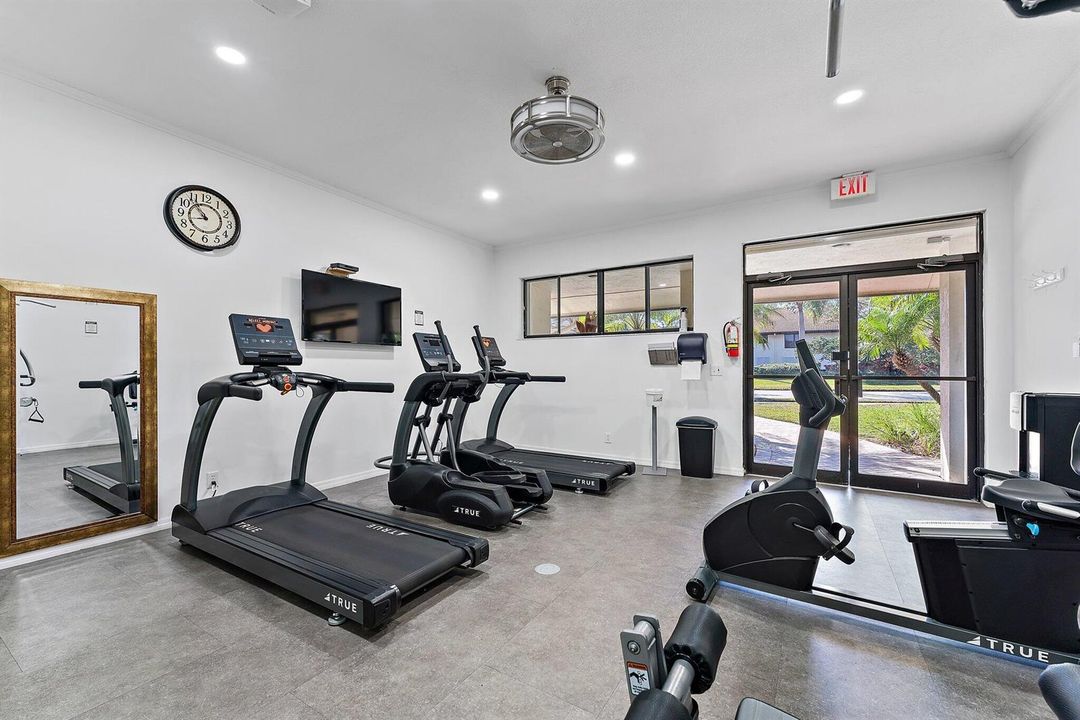 043-671SWSouthRiverDr-105-Stuart-SMALL