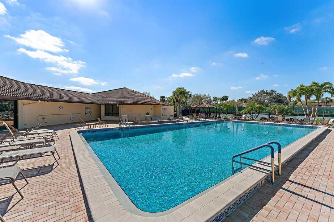 046-671SWSouthRiverDr-105-Stuart-SMALL