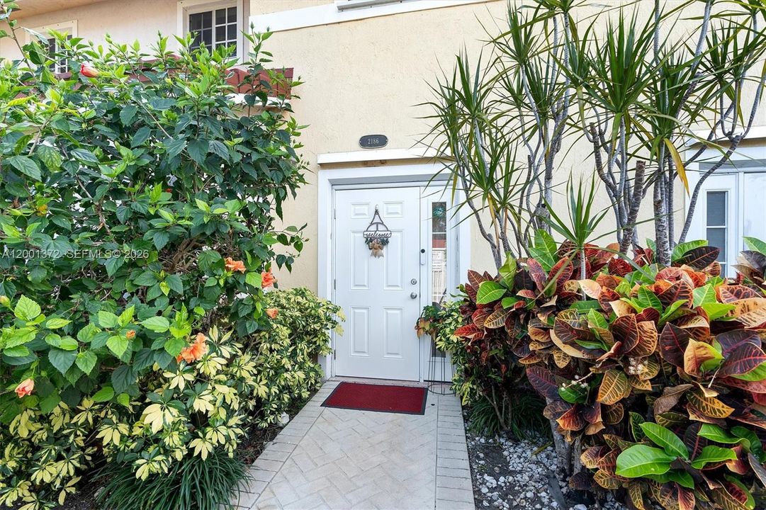 Active With Contract: $299,000 (3 beds, 2 baths, 966 Square Feet)