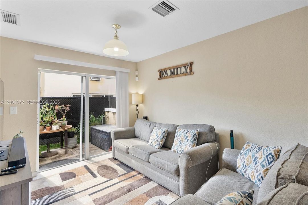 Active With Contract: $299,000 (3 beds, 2 baths, 966 Square Feet)