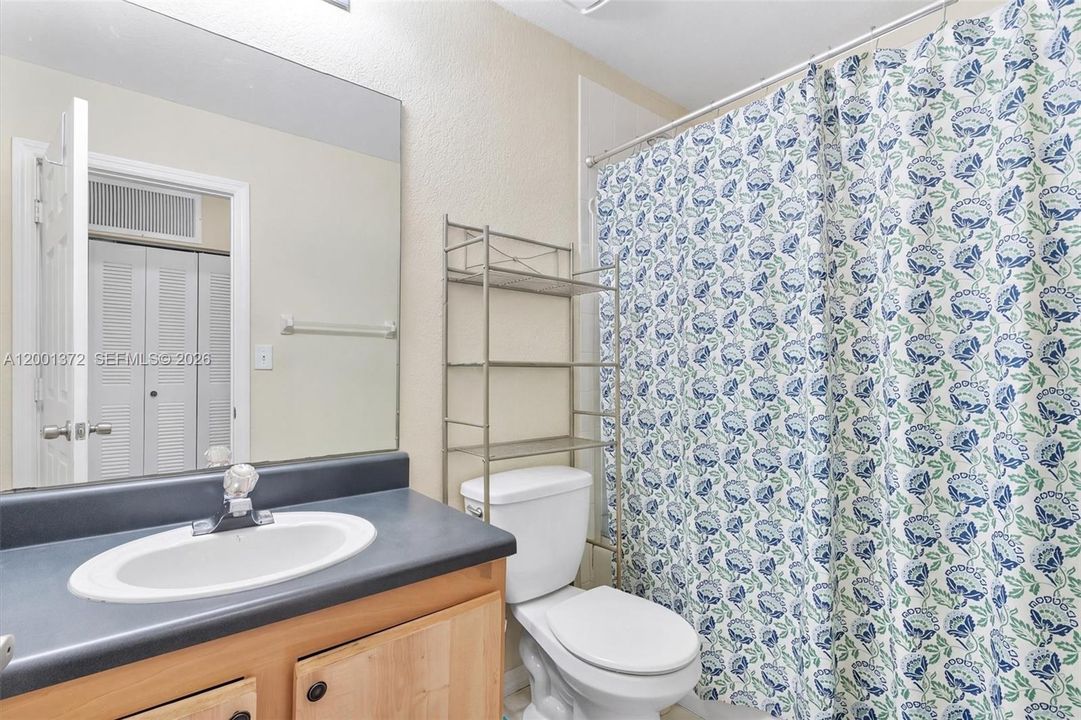 Active With Contract: $299,000 (3 beds, 2 baths, 966 Square Feet)