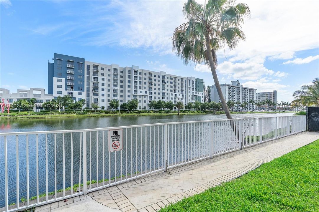 Active With Contract: $299,000 (3 beds, 2 baths, 966 Square Feet)