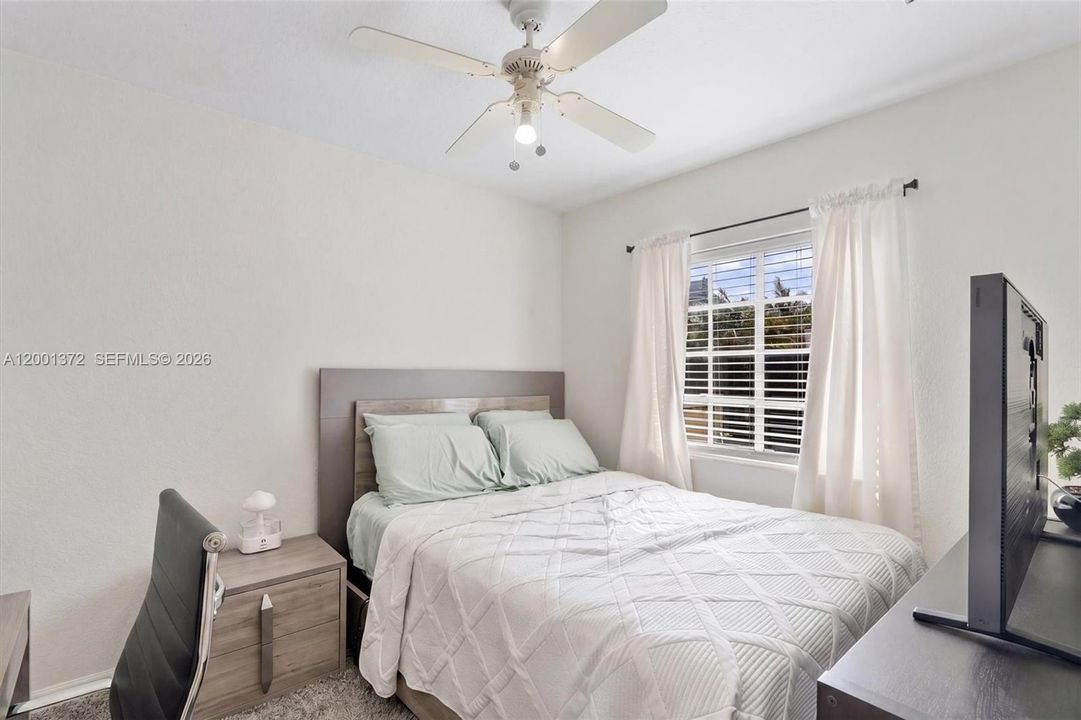 Active With Contract: $299,000 (3 beds, 2 baths, 966 Square Feet)