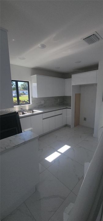 Activo con contrato: $450,000 (3 camas, 2 baños, 1450 Pies cuadrados)