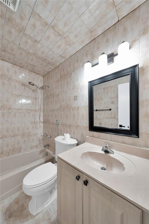 For Sale: $885,000 (5 beds, 3 baths, 2352 Square Feet)