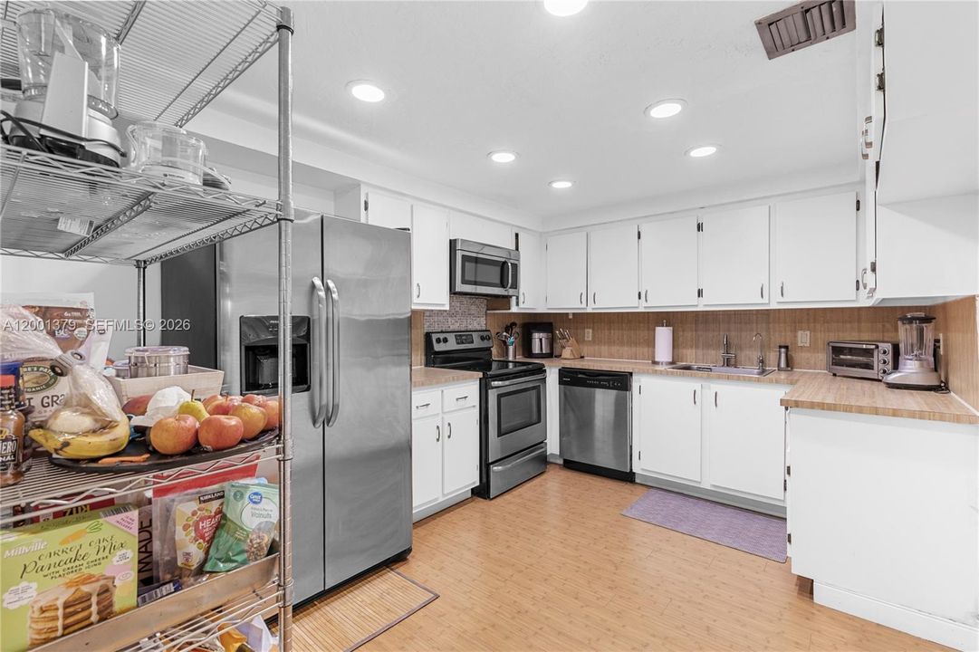 En Venta: $335,000 (2 camas, 2 baños, 1235 Pies cuadrados)