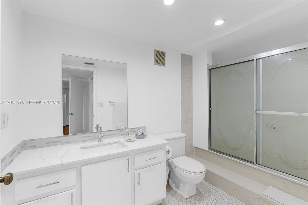 En Venta: $335,000 (2 camas, 2 baños, 1235 Pies cuadrados)