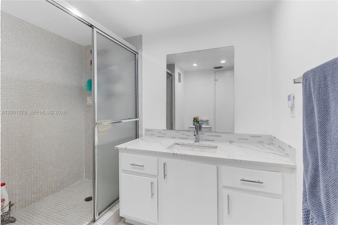 En Venta: $335,000 (2 camas, 2 baños, 1235 Pies cuadrados)