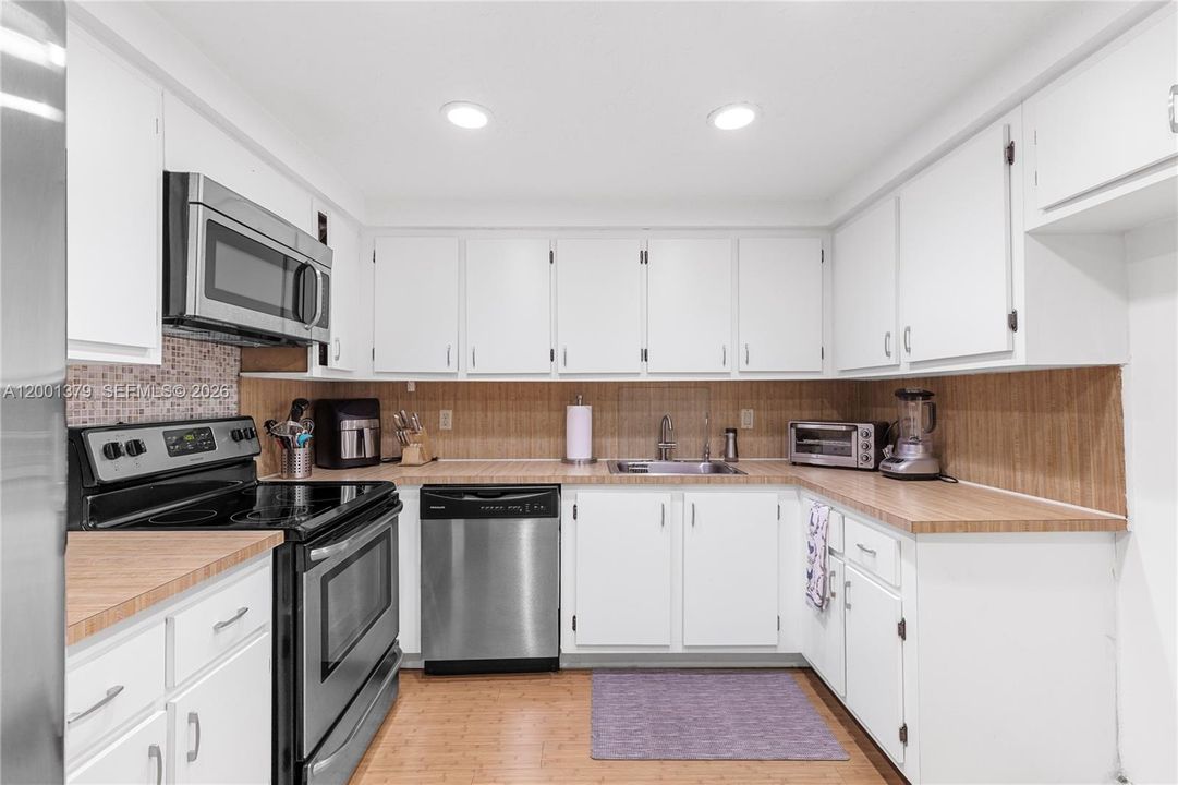 En Venta: $335,000 (2 camas, 2 baños, 1235 Pies cuadrados)