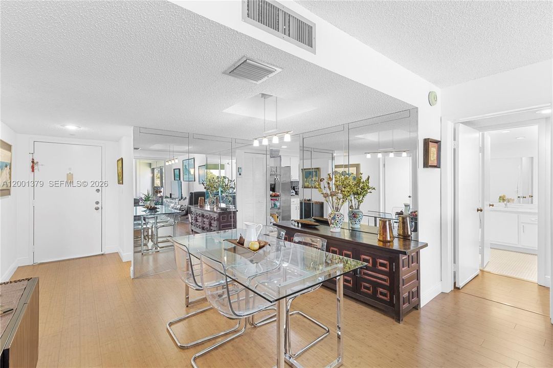 En Venta: $335,000 (2 camas, 2 baños, 1235 Pies cuadrados)