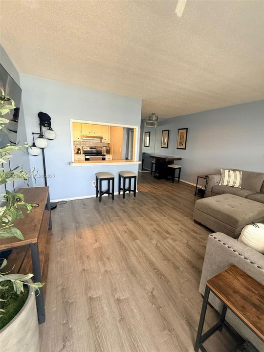 Activo con contrato: $1,550 (1 camas, 1 baños, 650 Pies cuadrados)