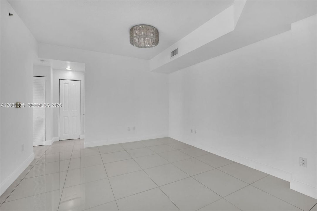 Activo con contrato: $4,000 (2 camas, 2 baños, 1274 Pies cuadrados)