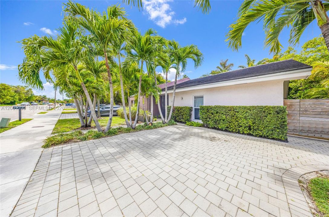 Recently Rented: $3,000 (3 beds, 2 baths, 1254 Square Feet)