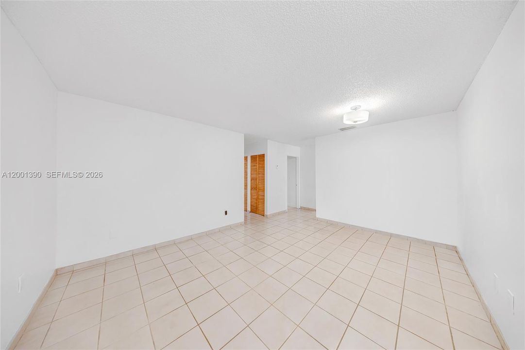 Recently Rented: $3,000 (3 beds, 2 baths, 1254 Square Feet)