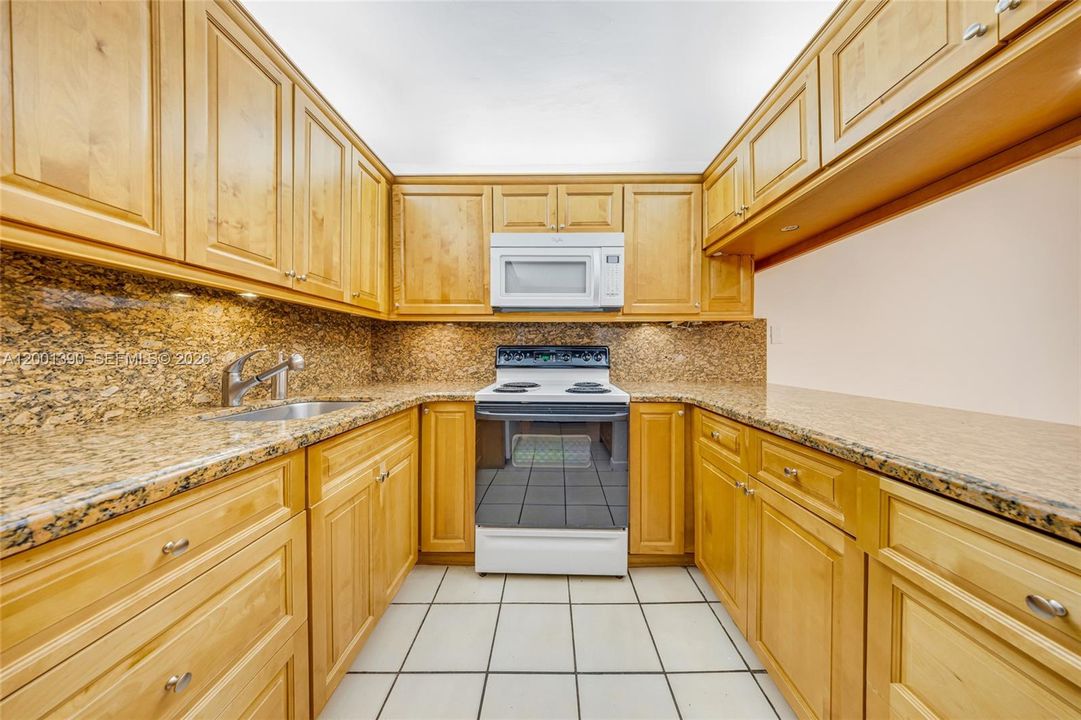 Recently Rented: $3,000 (3 beds, 2 baths, 1254 Square Feet)