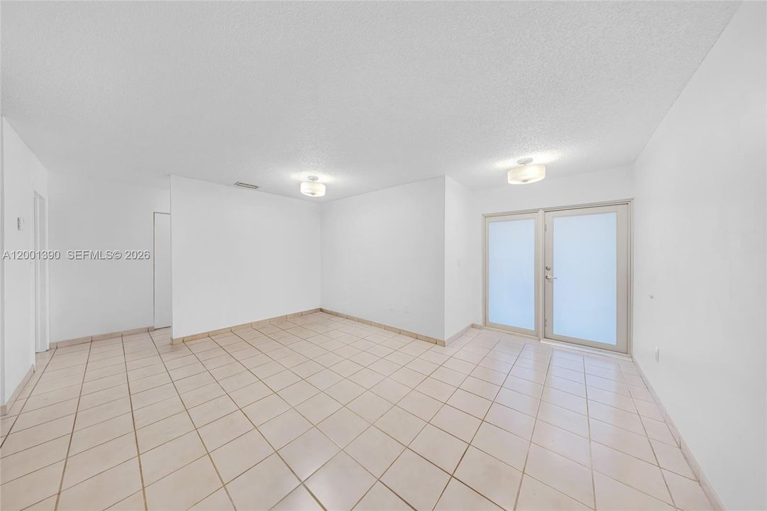 Recently Rented: $3,000 (3 beds, 2 baths, 1254 Square Feet)