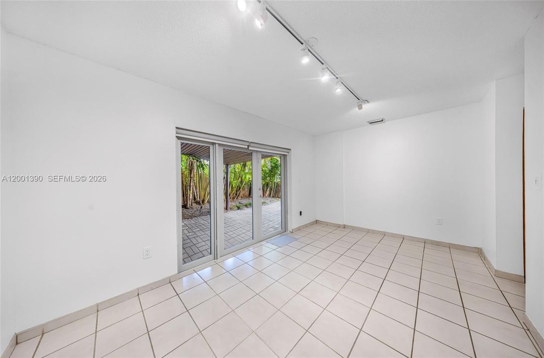 Recently Rented: $3,000 (3 beds, 2 baths, 1254 Square Feet)